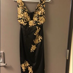 Cocktail Party Dress / by Julian Joyce; Size 4; Black & Gold; Midi